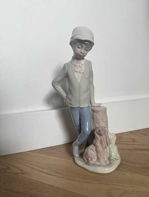 Kolekcjonerska figurka porcelanowa Lladro Nao (pies i chłopiec)