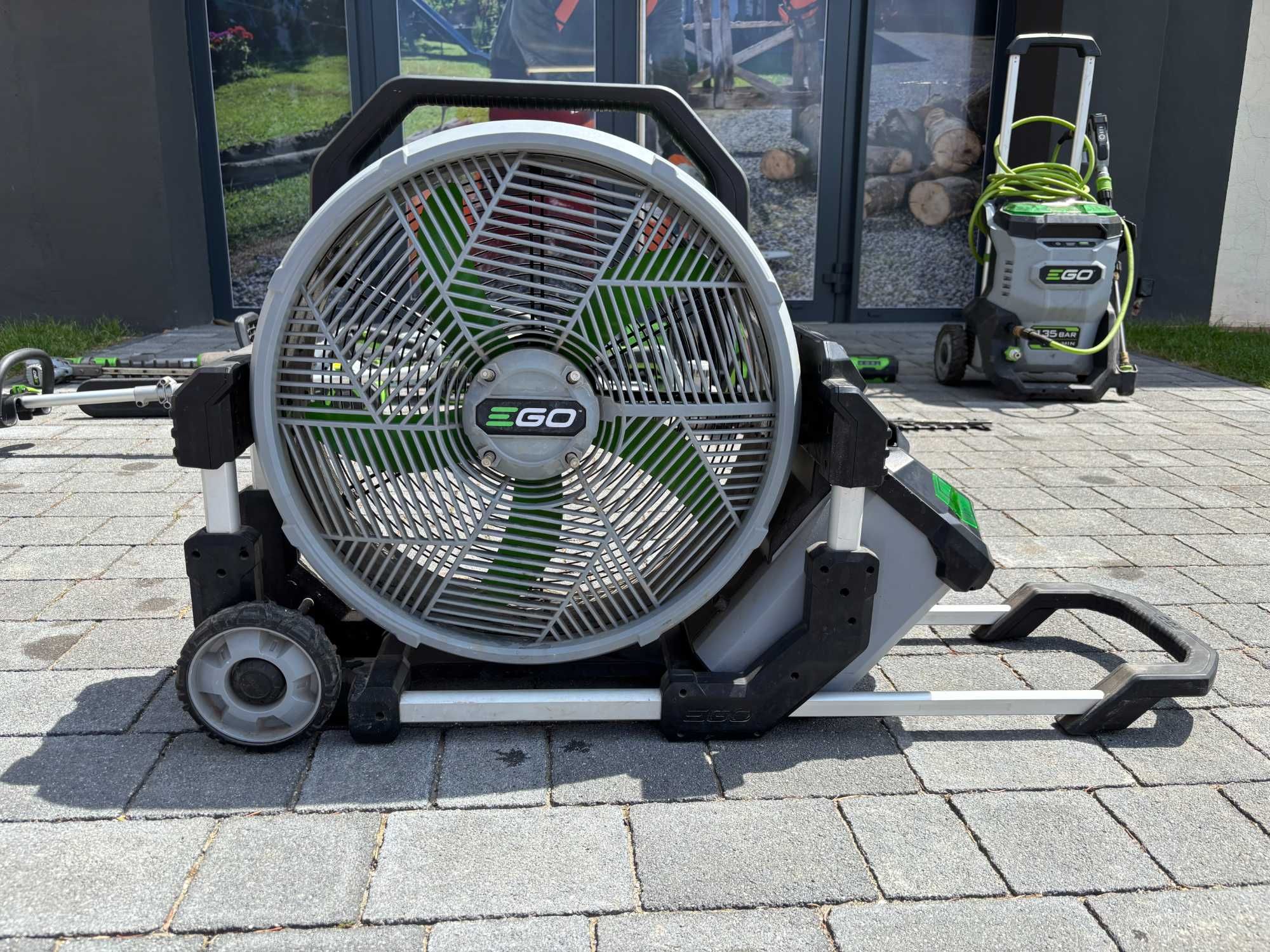 Wiatrak akumulatorowy z funkcją mgiełki 56V EGO POWER WYPOŻYCZENIE