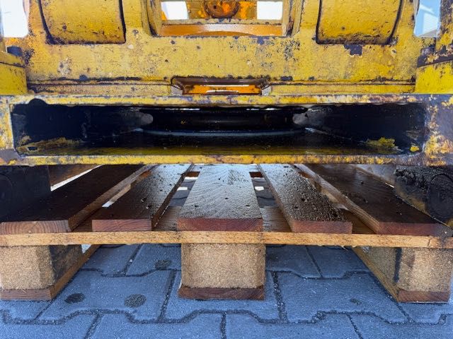 wózek z głowica obrotową mechaniczna do wciskania pali