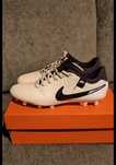 Chuteiras Nike Legend 10 Academy