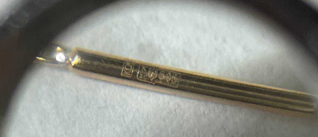 Золоті сережки, вага 1,0 грам Арт. 556 та 1,51 грам Арт. 60