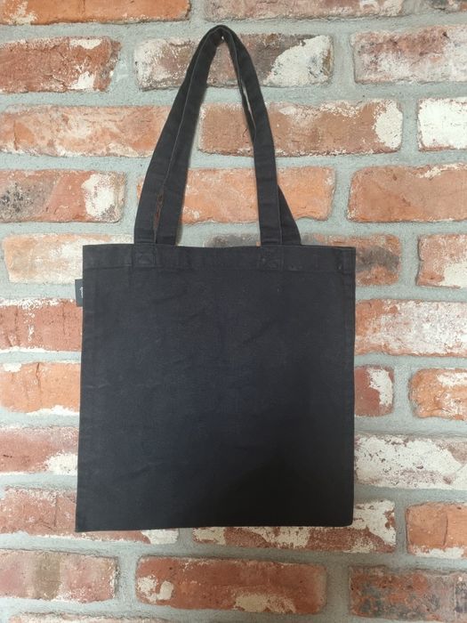 Czarna bawełniana torba z haftowanym napisem