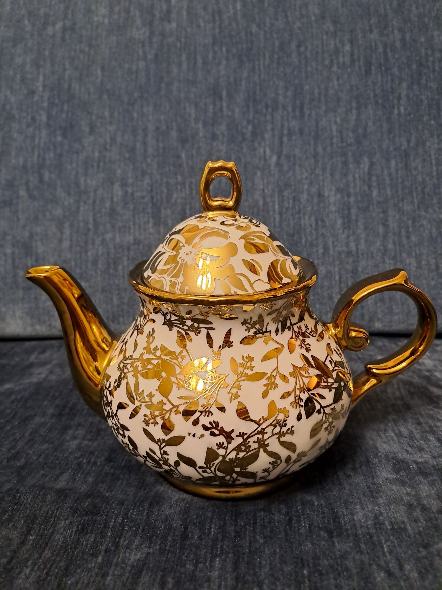 Czajnik z porcelany