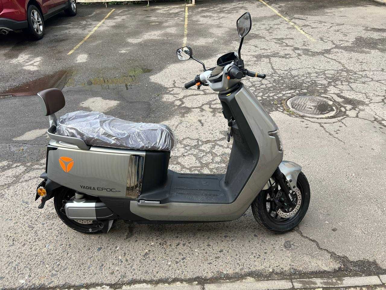 Електроскутер YADEA EPOC