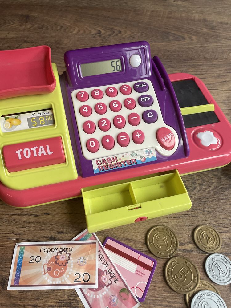 Zabawkowa kasa z kasą i kalkulatorem