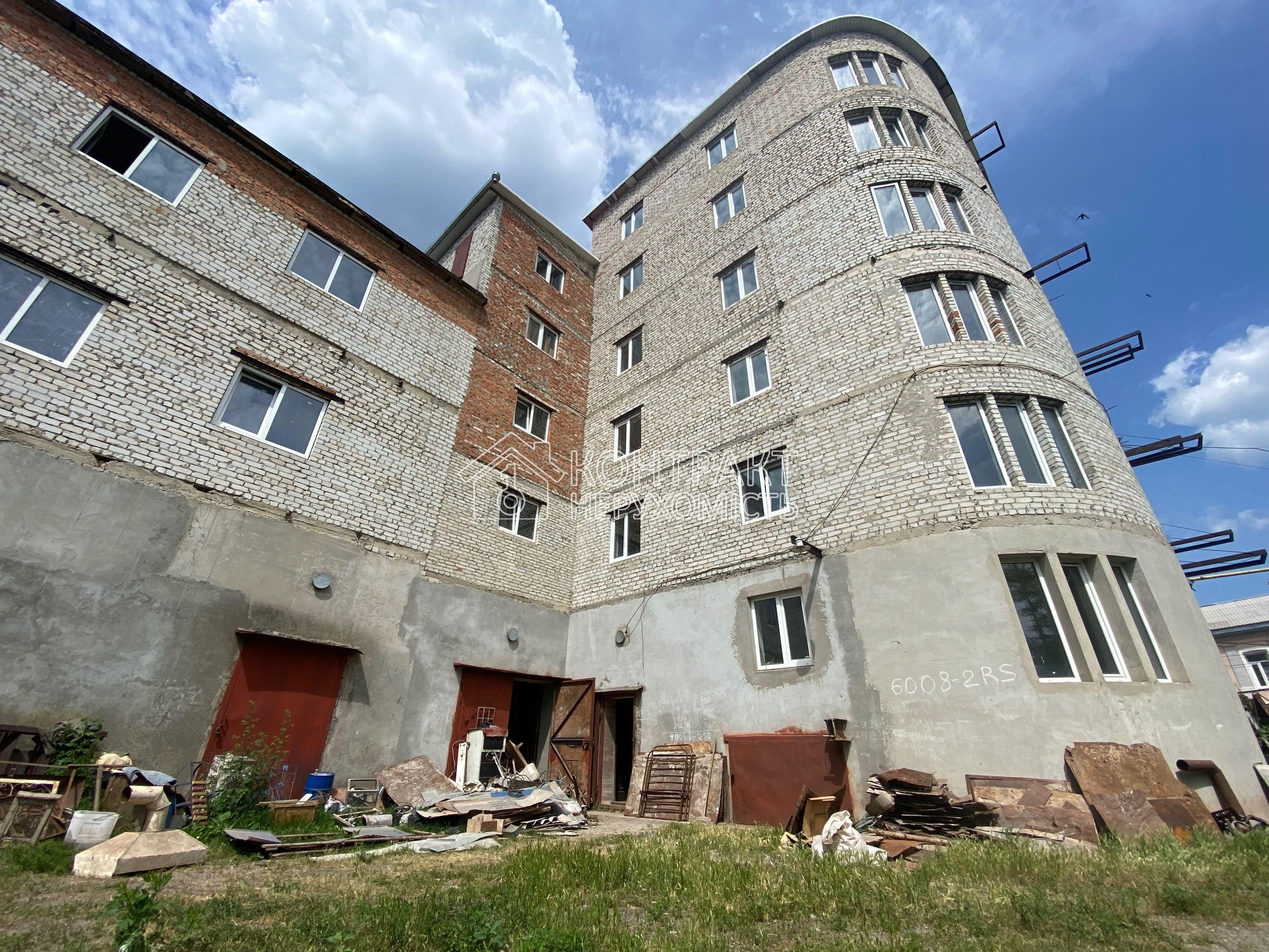 Продам дом здание в центре м. Площадь Конституции!
