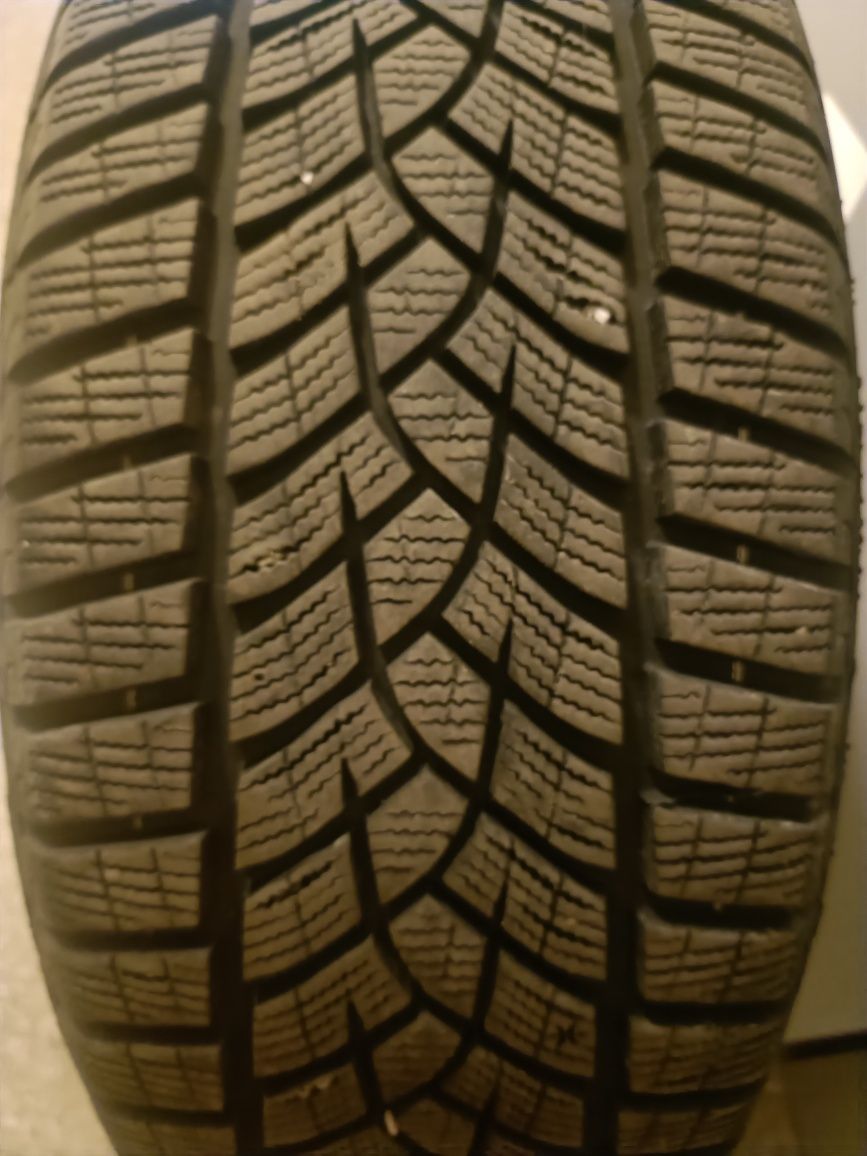 Opona Goodyear 215/55 R17