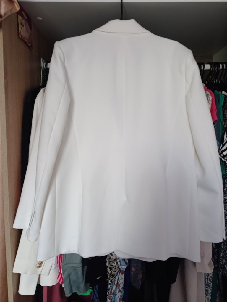 Zara rozmiar XL biała marynarka
