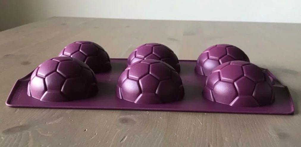 Forma Bolas de Futebol Tupperware