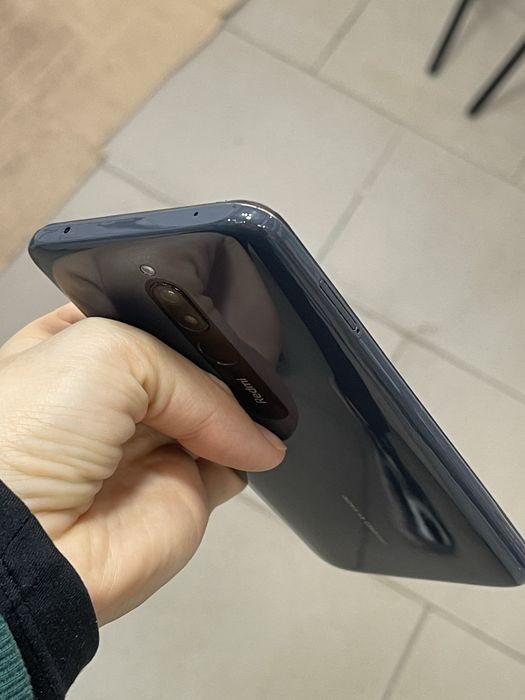 Мобільний телефон Xiaomi Redmi 8 4/64Gb швидка зарядка