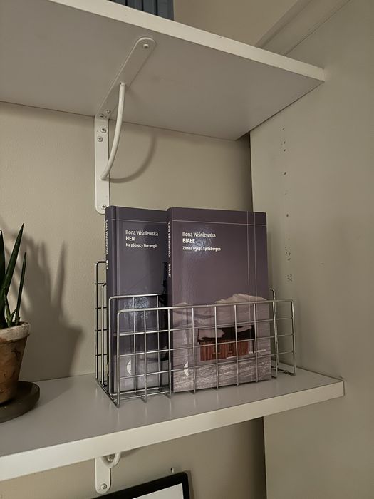 Retro stojak na książki