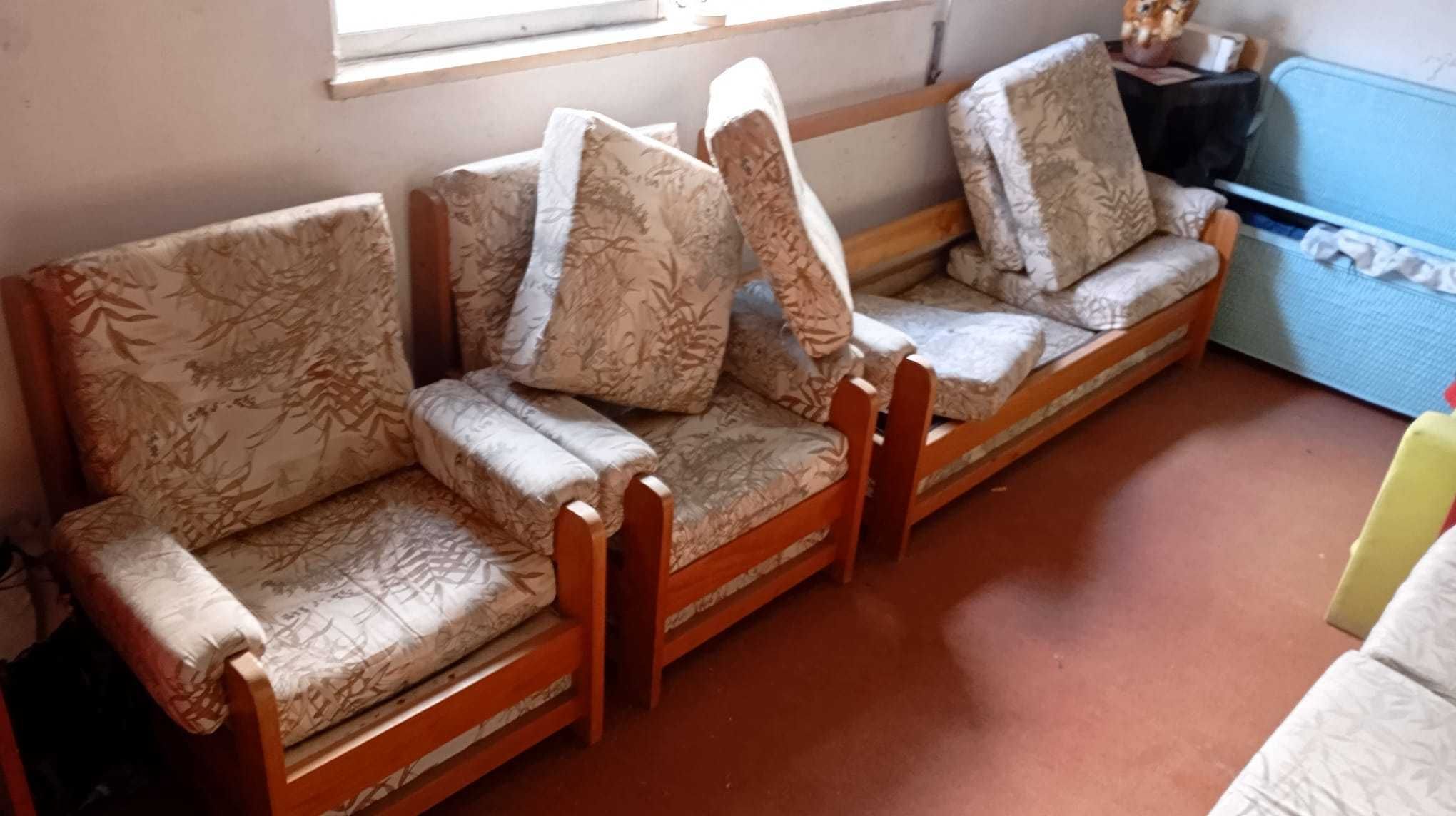 Sofas usados para a sala de estar