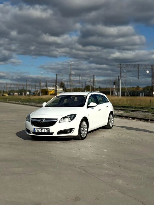 Opel Insignia Bezwypadkowy , bogate wyposażenie , podgrzewana kierownica