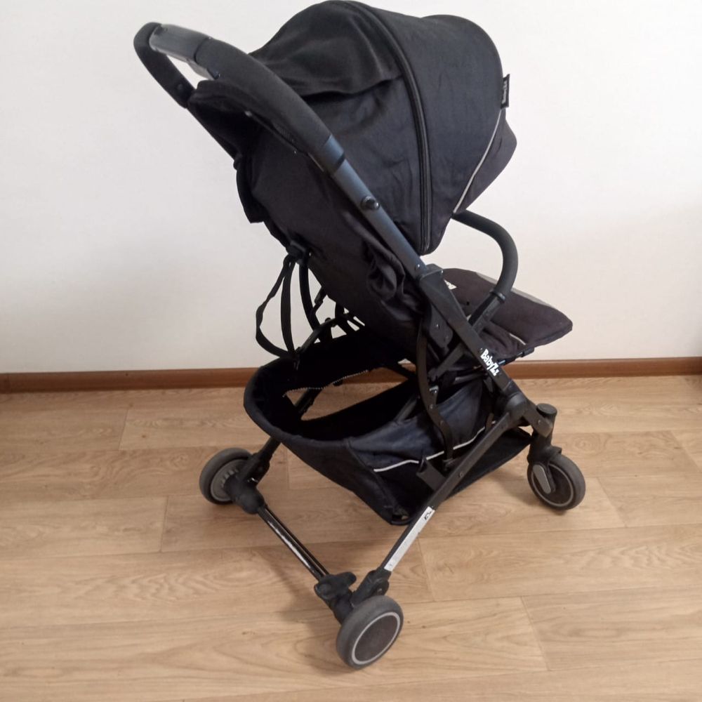 Продам прогулочную коляску Baby Zz