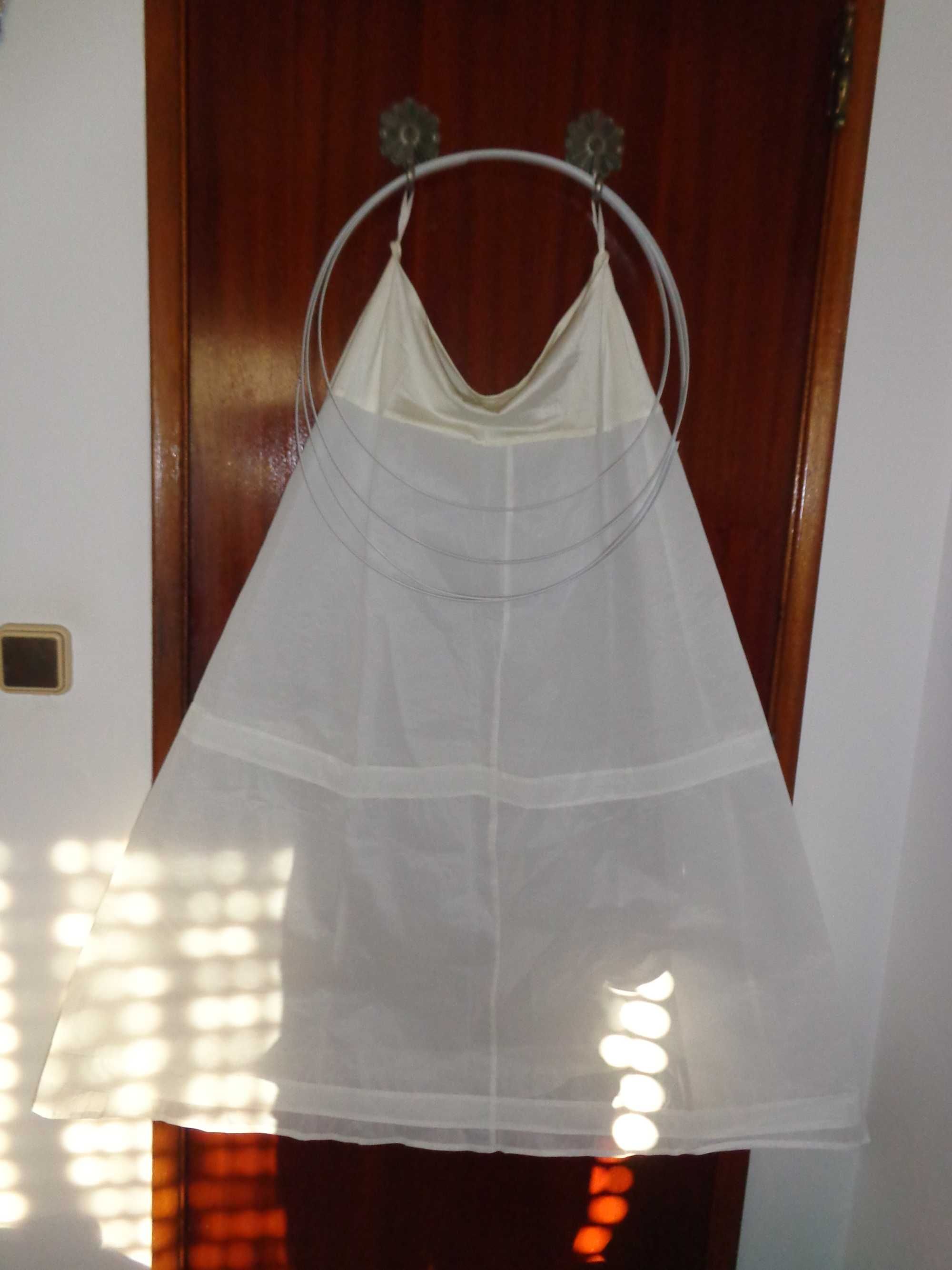 Vende-se vestido de noiva com mangas 3/4