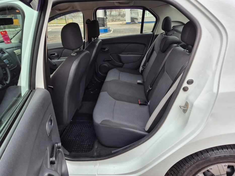 Renault Logan 2016г 1.2двигатель 114тыс км пробег