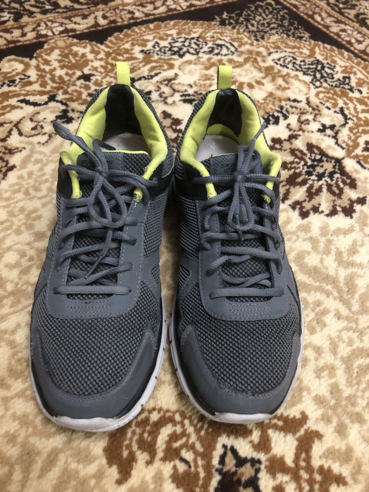 Кроссовки черные adidas р 43. Крос серые SKECHErS р 45 Крос Reebok р43
