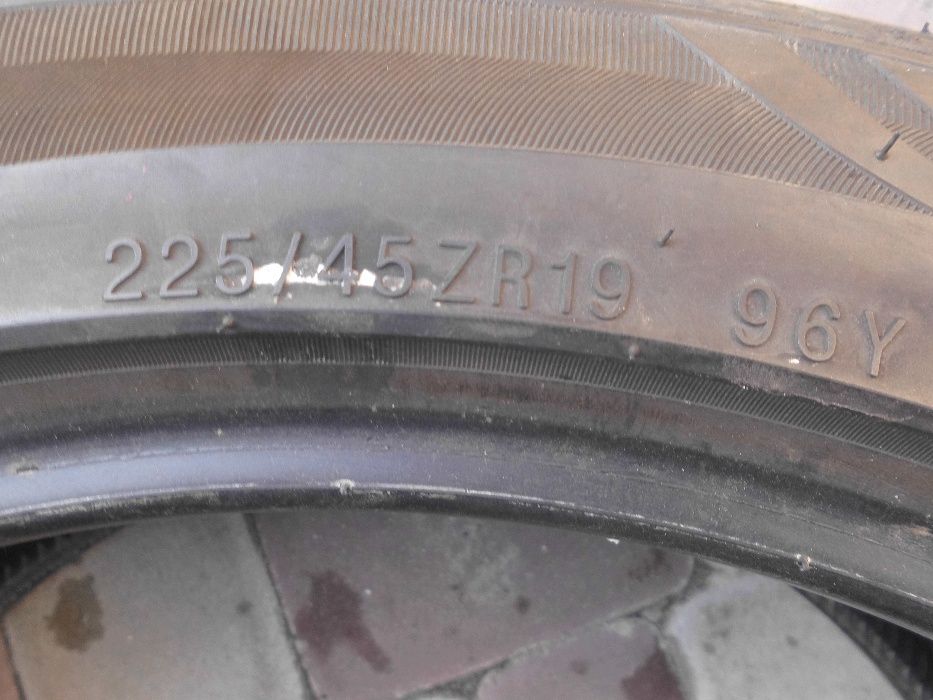 225/45 R19 Kumho летние