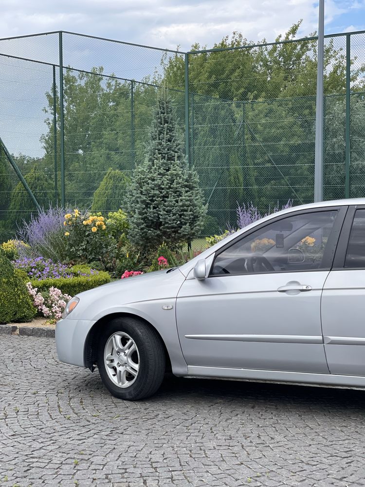 Продам Kia Cerato 1.6 в Дуже Гарному стані , Обслужена!