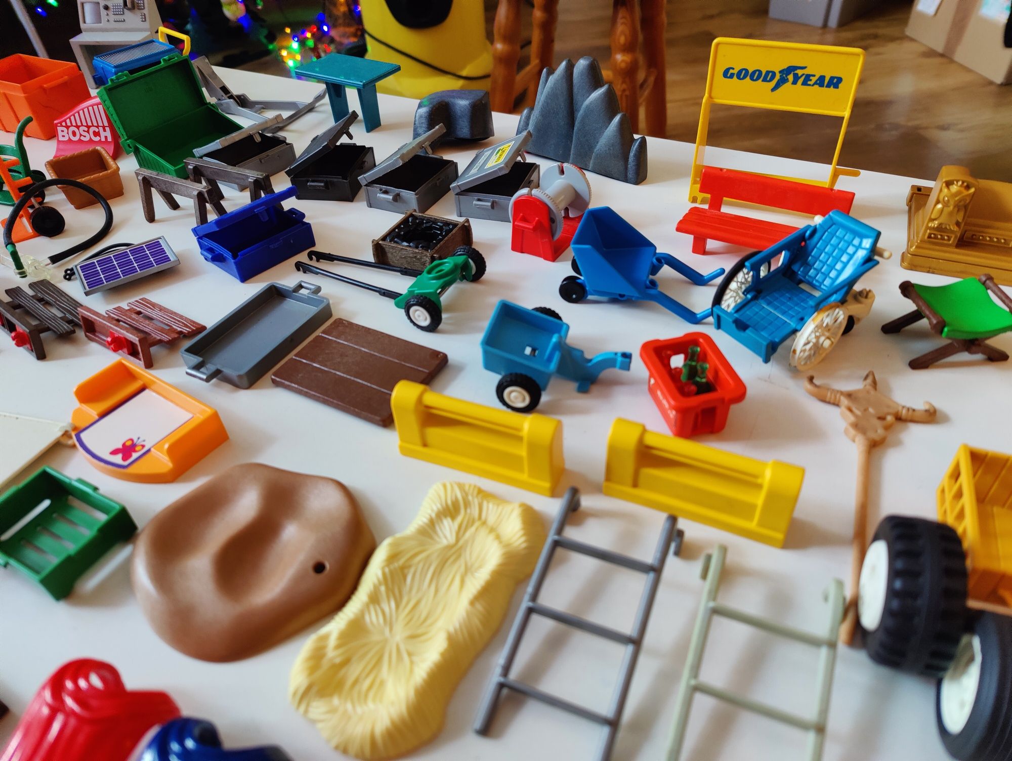 Elementy Playmobil- akcesoria, meble, ogrodzenie