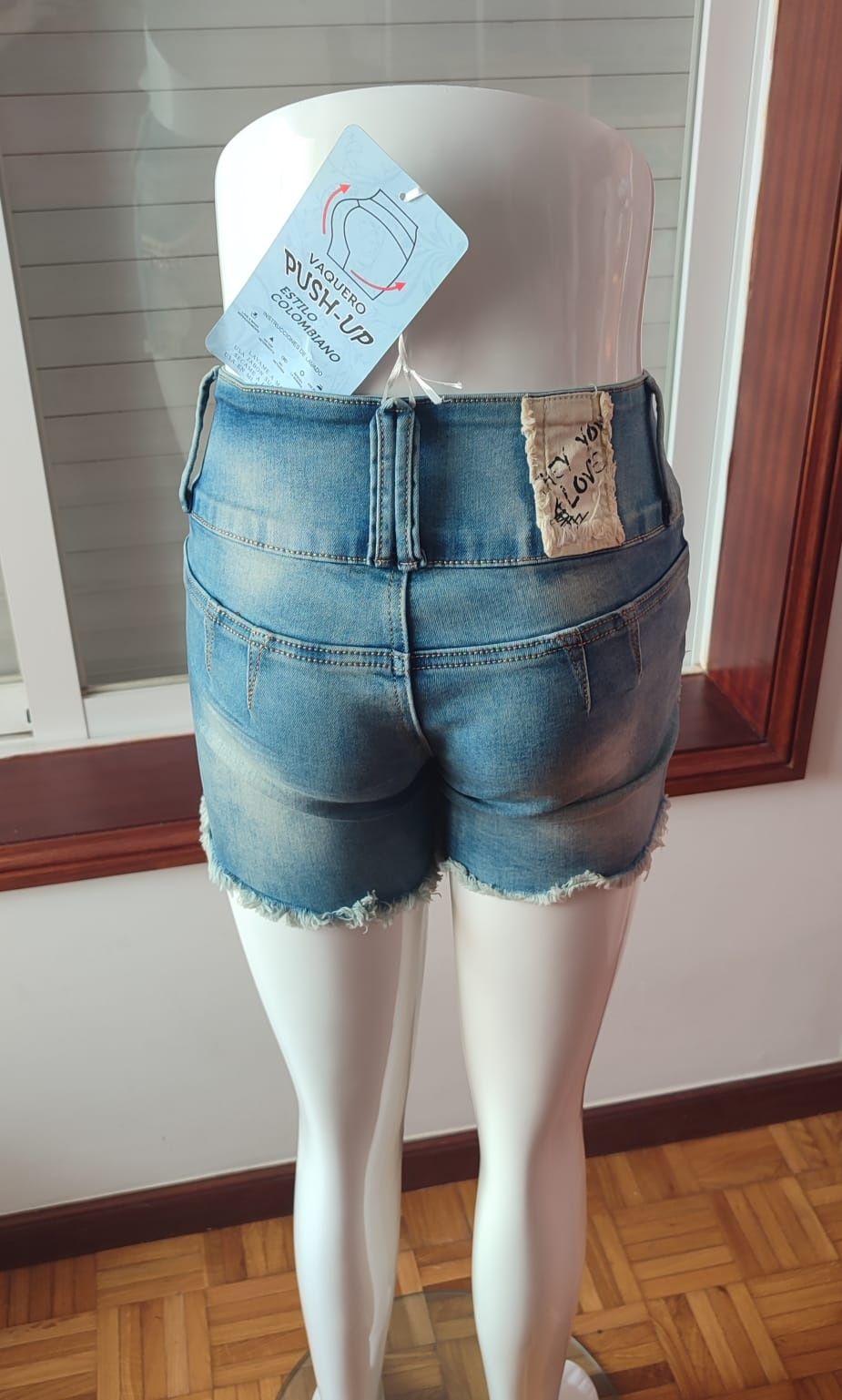 Calções de ganga estilo colombiano, Push-Up - Novos

- Talla 6  (S)

O