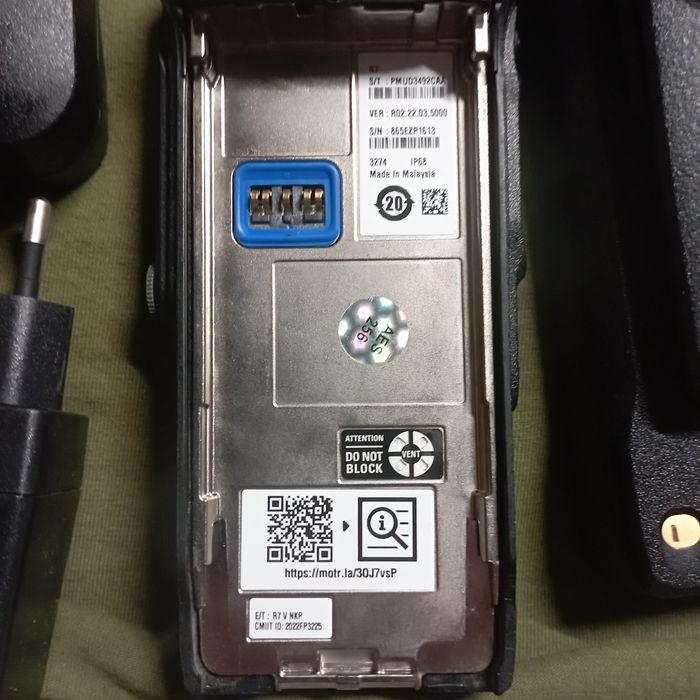 Продам:  Радіостанцію Motorola R7 NKP (б/у, комплект)