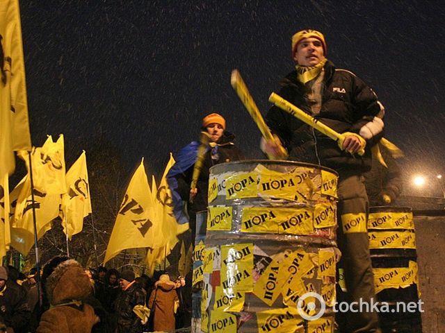 Бандана партии ПОРА, Оранжевая революция, 2004
