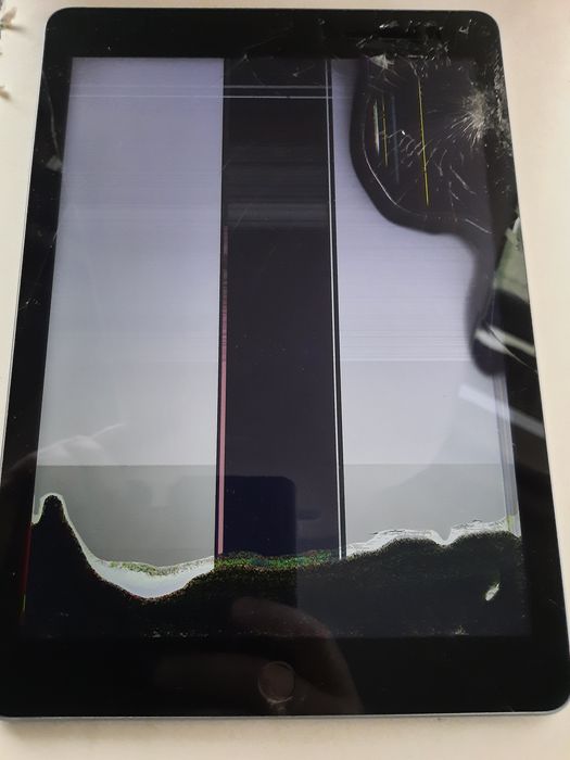 Apple iPad A1822 (64gb)