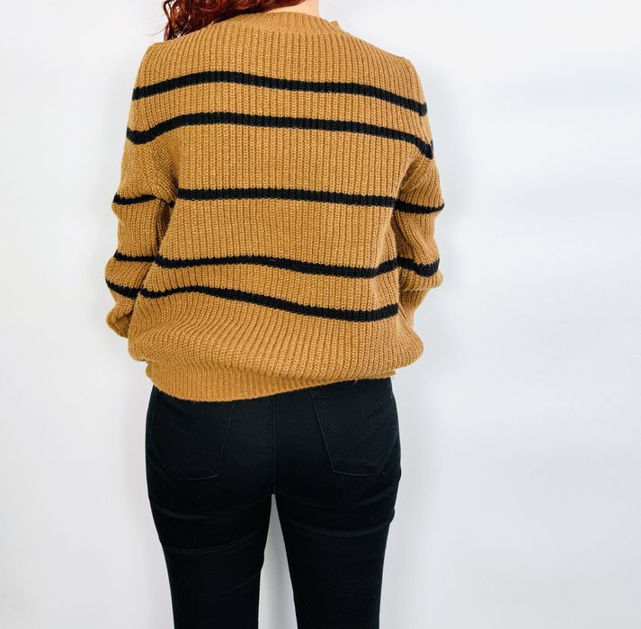 Karmelowy sweter w pasy z wycięciem S 36 Shein