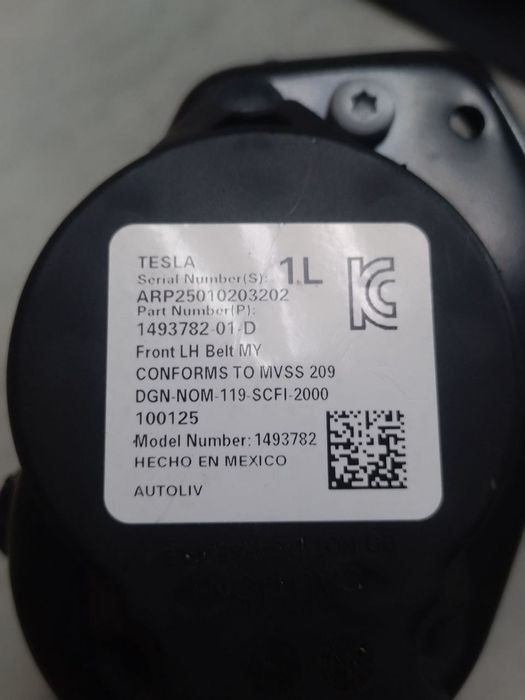 Тесла, ремінь безпеки