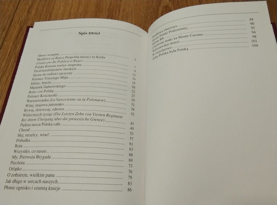 3 książki: Polski humor, przysłowia, pieśni patriotyczne