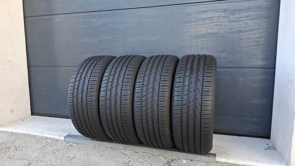 Комплект шин Hankook та Toya 235/55 R17