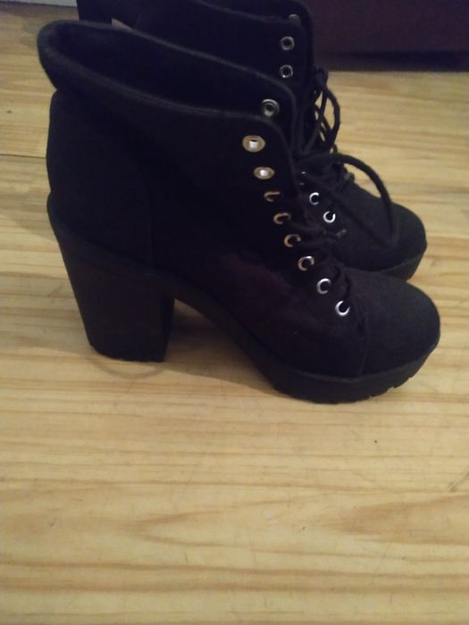 Botki na obcasie damskie