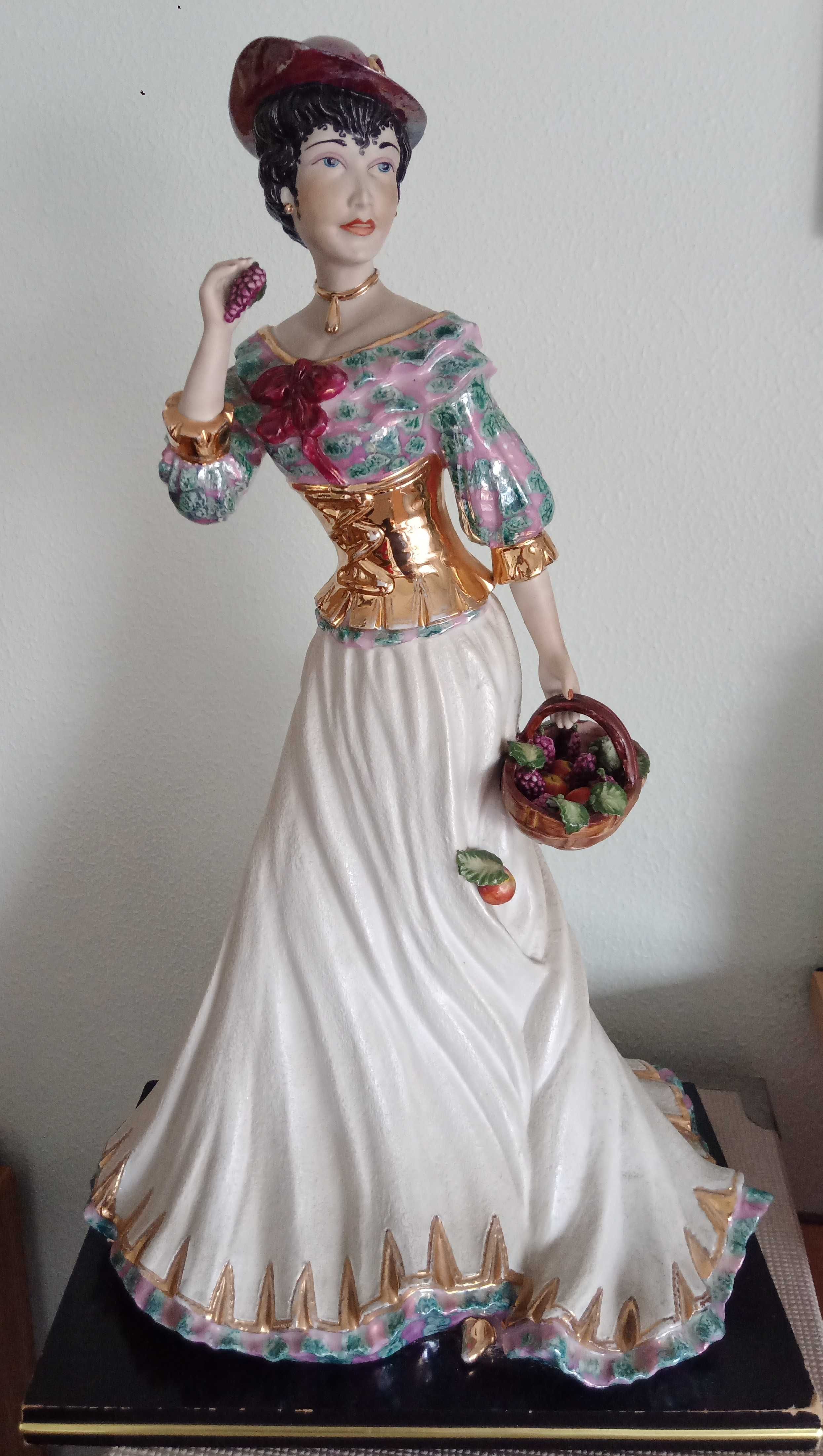 Estatueta Senhora 27x46cm