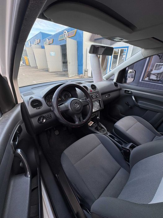 Volkswagen Caddy 2011 оригінальний пасажир турбодизель