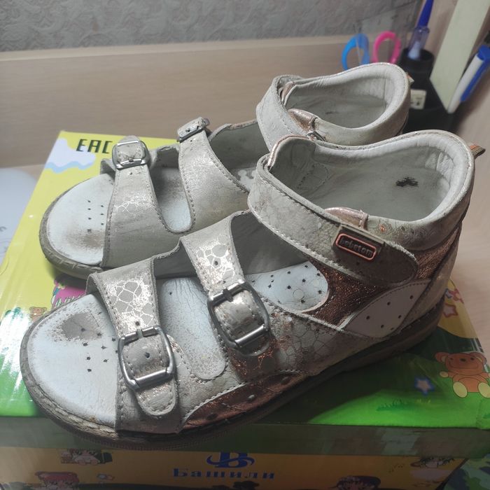 Ортопедические босоножки кожаные для девочки Bebetom