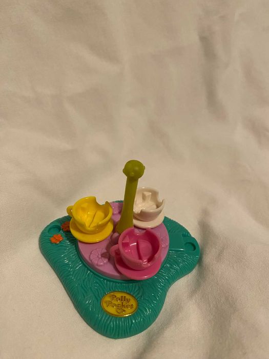 Polly Pocket Rides n Surprises Fun Fair Tea Cup Twirler