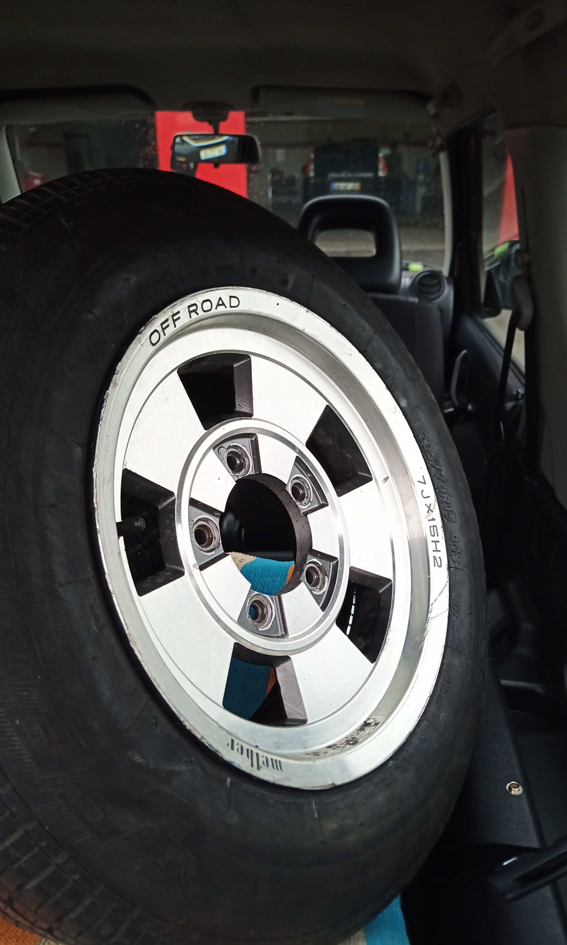 Jantes e pneus para jipe Susuki 205/70 R15