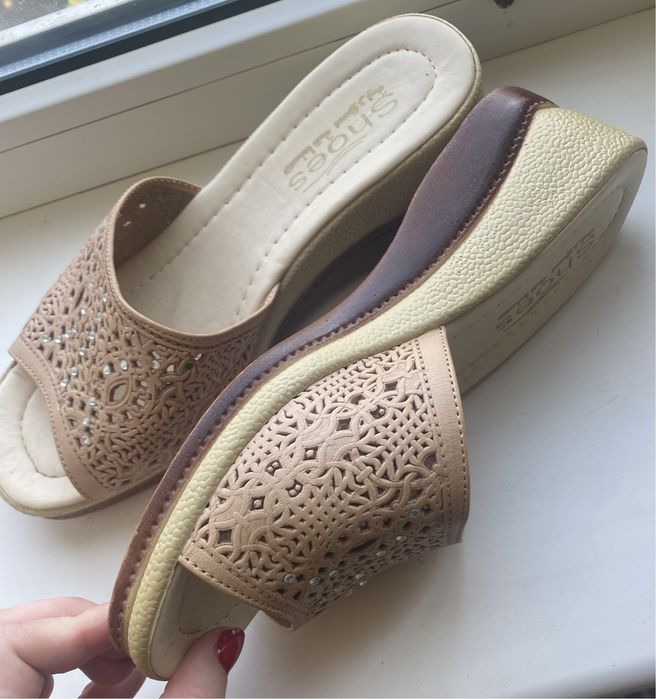 Шльопки/шкіряні шльопки/сандалі