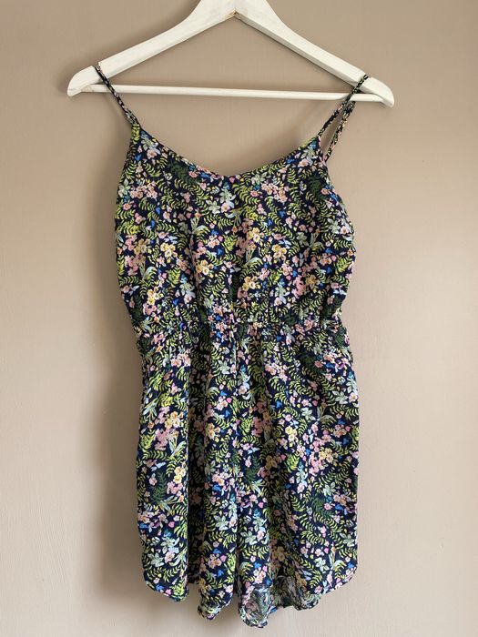 Kombinezon w kwiatki Stradivarius