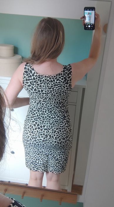 Wiskozowa sukienka w panterkę L 40 bez rękawów elastyczna przed kolano