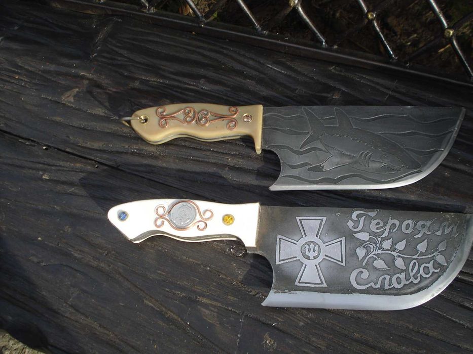 Продам  топор  ручной  работы .