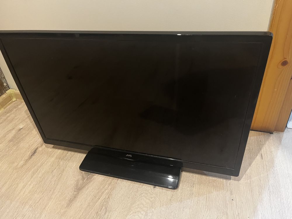 Monitor JVC 24’’