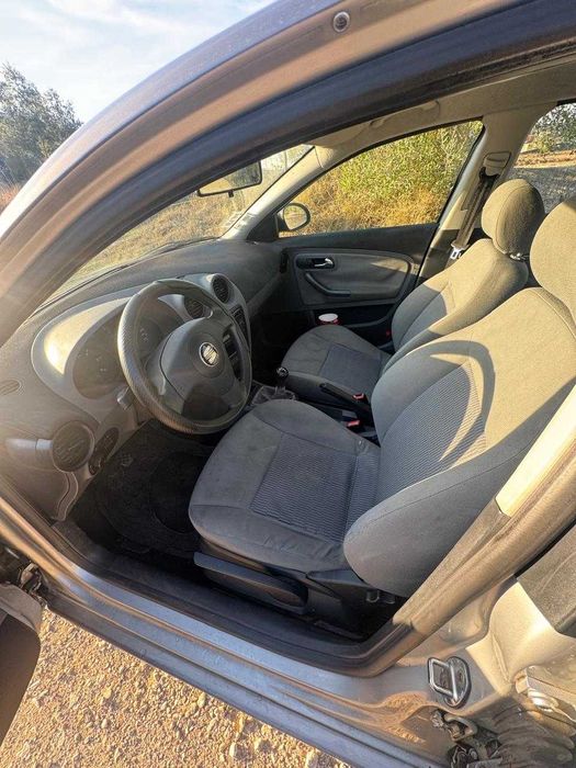 Seat Cordoba 1.4 TDI – 2004 | Económico & Confiável