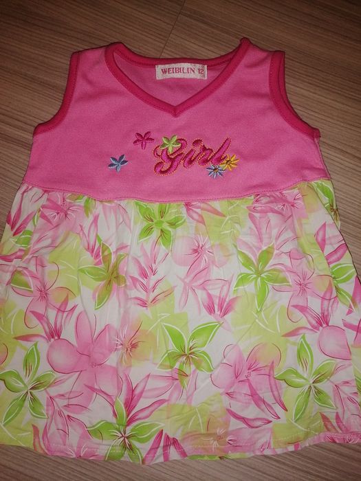 Roupa de menina impecável