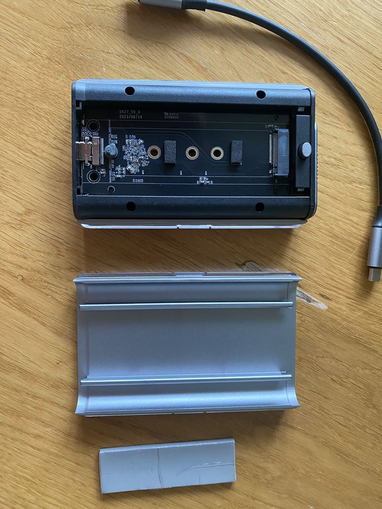 Корпус для SSD Satechi USB4 NVMe SSD Pro Enclosure (ST-EU4NPM)