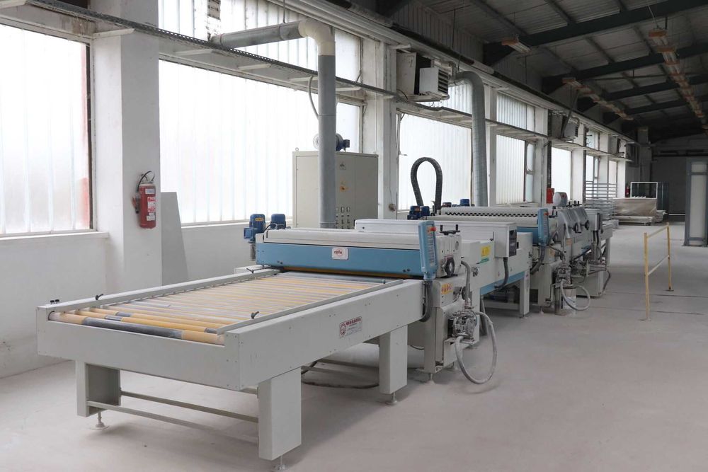 Покриття лаком, фарбування МДФ, ДСП, фанери, Гіпсокартона.