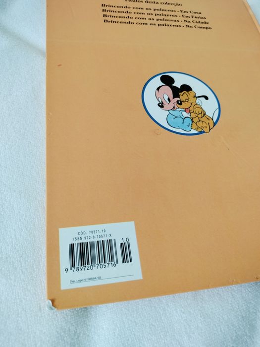 Brincando com as palavras Em casa Disney • Porto editora