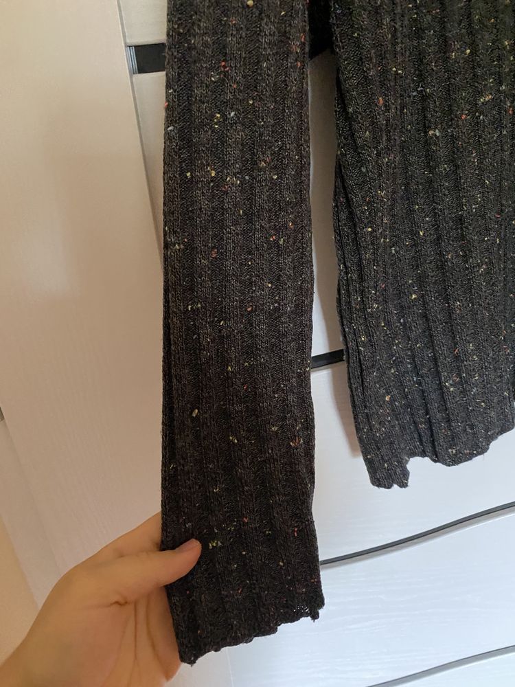 Sweter w kropki kolorowe