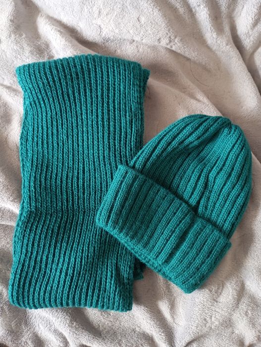 Жіночі шапка і шарф